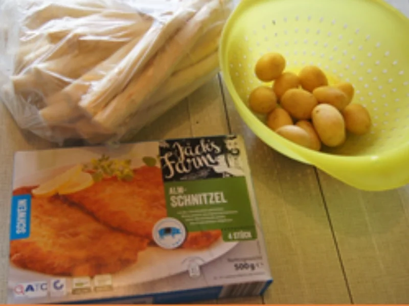 Rezept: Spargel mit Petersilien-Hollandaise, Alm-Schnitzel und Kümmel-Drillingen Bild Nr. 3 Spargel mit Petersilien-Hollandaise, Alm-Schnitzel und Kümmel-Drillingen - Rezept - Bild Nr. 3