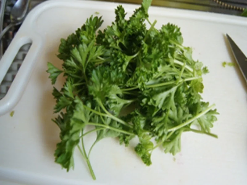 Rezept: Spargel mit Petersilien-Hollandaise, Alm-Schnitzel und Kümmel-Drillingen Bild Nr. 5 Spargel mit Petersilien-Hollandaise, Alm-Schnitzel und Kümmel-Drillingen - Rezept - Bild Nr. 5