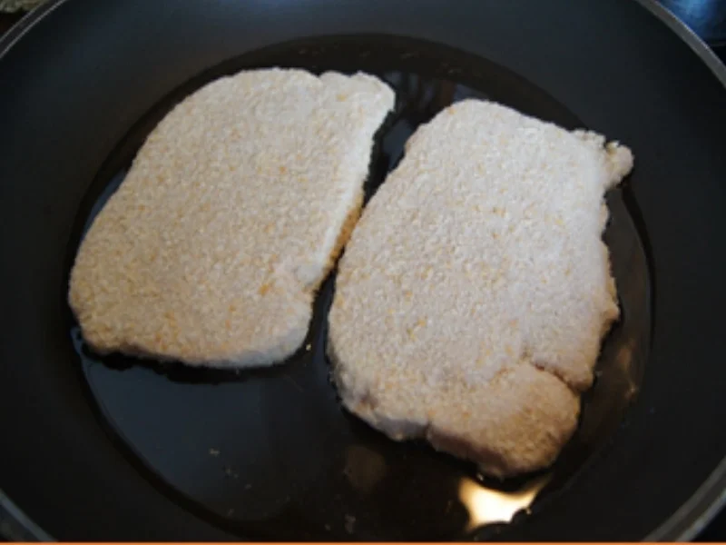 Rezept: Spargel mit Petersilien-Hollandaise, Alm-Schnitzel und Kümmel-Drillingen Bild Nr. 7 Spargel mit Petersilien-Hollandaise, Alm-Schnitzel und Kümmel-Drillingen - Rezept - Bild Nr. 7