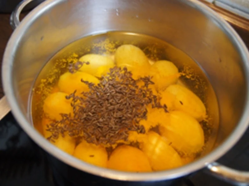 Rezept: Spargel mit Petersilien-Hollandaise, Alm-Schnitzel und Kümmel-Drillingen Bild Nr. 8 Spargel mit Petersilien-Hollandaise, Alm-Schnitzel und Kümmel-Drillingen - Rezept - Bild Nr. 8