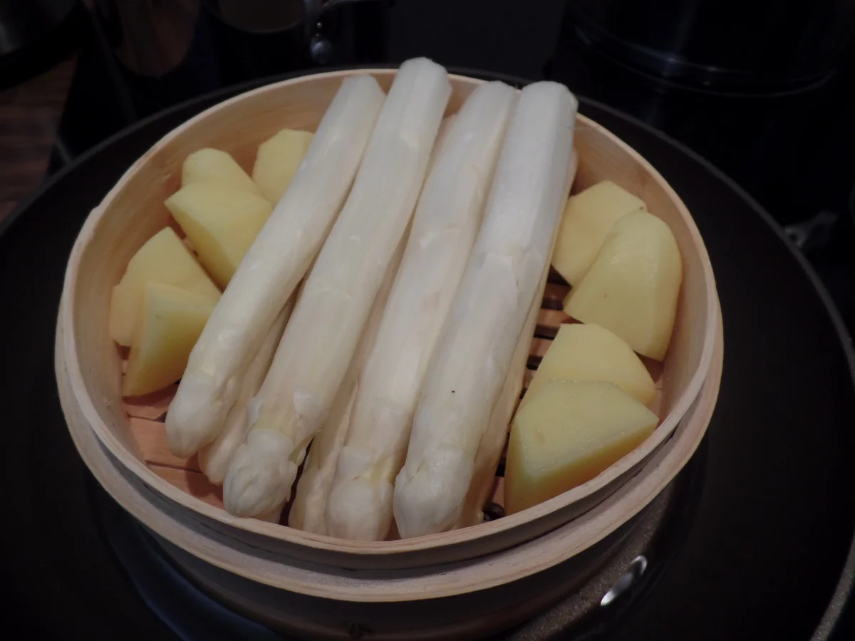 Rezept: Spargel und Kartoffeln im Dampfkörbchen Bild Nr. 15815 Spargel und Kartoffeln im Dampfkörbchen - Rezept - Bild Nr. 15815