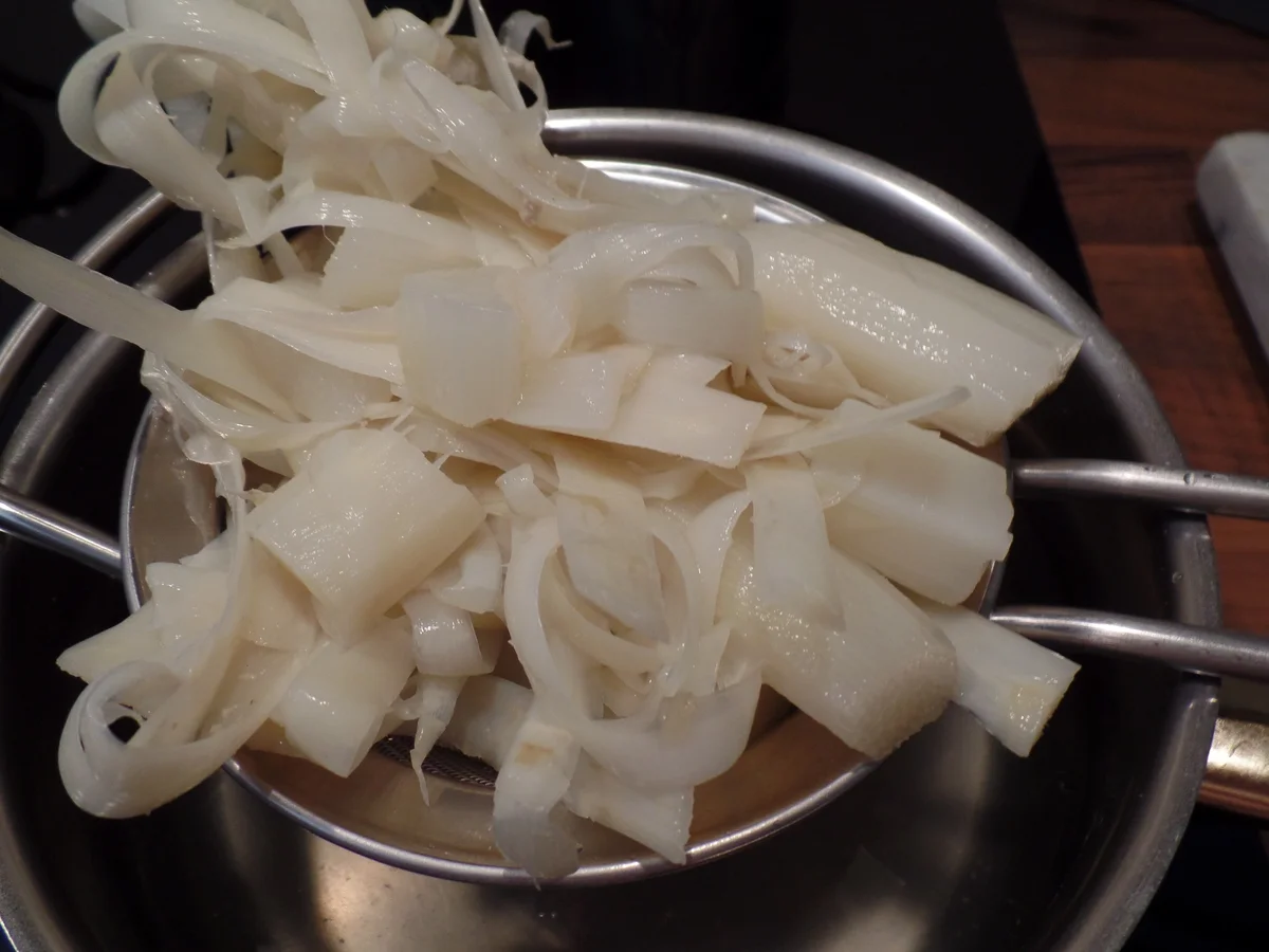 Rezept: Spargelcreme-Suppe aus Spargelschalen Bild Nr. 15834 Spargelcreme-Suppe aus Spargelschalen - Rezept - Bild Nr. 15834