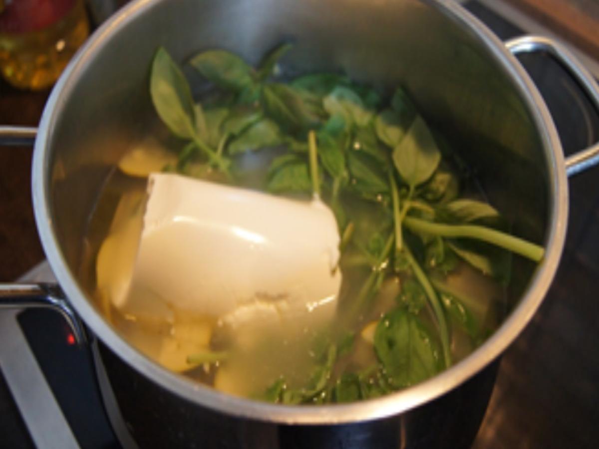 Zucchini-Zuckerschoten-Suppe mit Parmesan Hippen - Rezept - Bild Nr. 15835