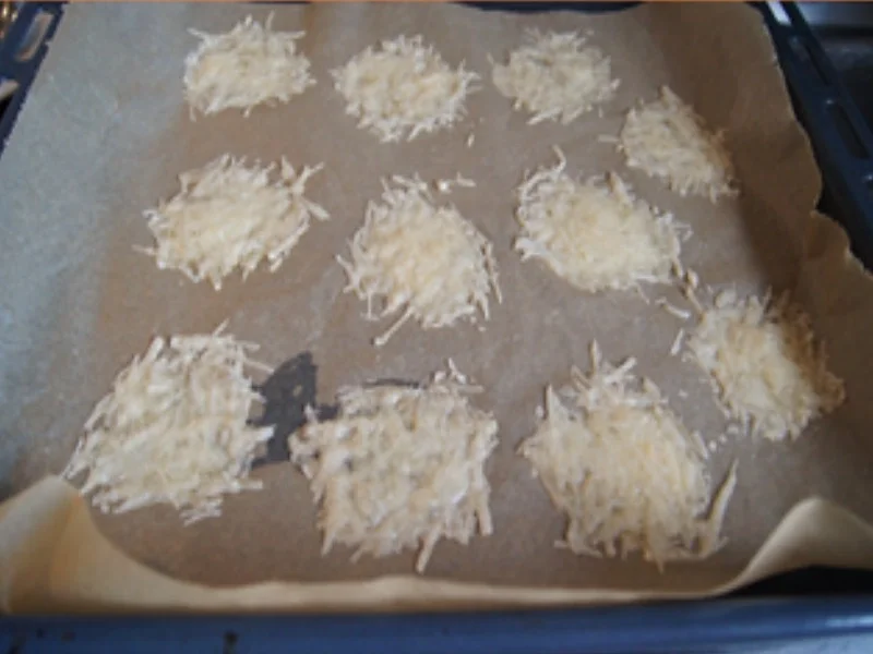 Rezept: Zucchini-Zuckerschoten-Suppe mit Parmesan Hippen Bild Nr. 15840 Zucchini-Zuckerschoten-Suppe mit Parmesan Hippen - Rezept - Bild Nr. 15840