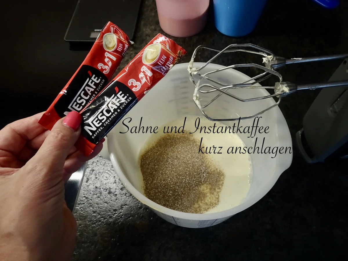 Rezept: Mandel Dacquoise mit feiner Kaffeecreme gefüllt Bild Nr. 15837 Mandel Dacquoise mit feiner Kaffeecreme gefüllt - Rezept - Bild Nr. 15837