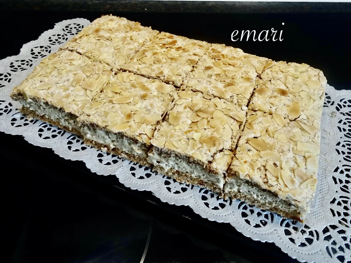 Rezept: Mandel Dacquoise mit feiner Kaffeecreme gefüllt Bild Nr. 15840 Mandel Dacquoise mit feiner Kaffeecreme gefüllt - Rezept - Bild Nr. 15840