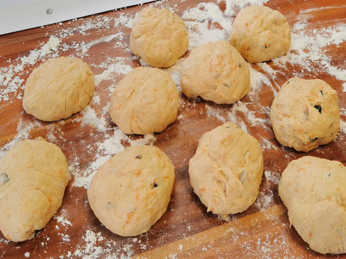 Möhrenbrötchen - Dinkelmehl mit 10 g Hefe - Rezept - Bild Nr. 15836