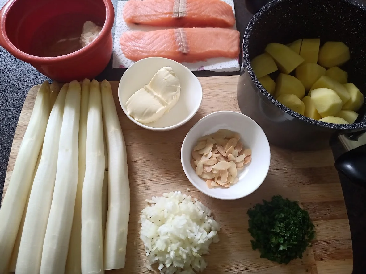 Lachsfilet mit Spargel und Weißwein-Butter-Sauce - Rezept - Bild Nr. 3