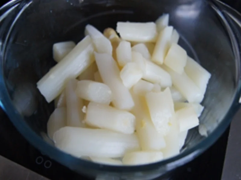 Spargel mit pikanter Spargel-Kräuter-Creme, panierten Seelachsfilet und Kümmel-Drillingen - Rezept - Bild Nr. 8