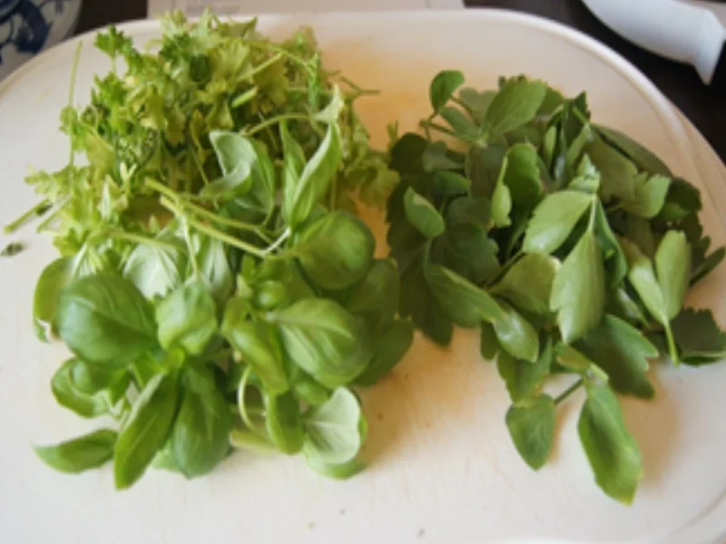 Spargel mit pikanter Spargel-Kräuter-Creme, panierten Seelachsfilet und Kümmel-Drillingen - Rezept - Bild Nr. 10