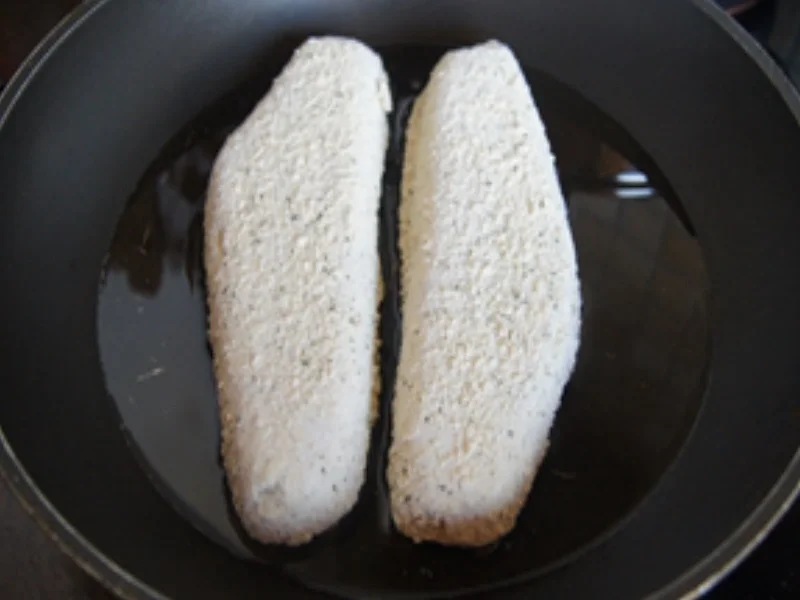 Spargel mit pikanter Spargel-Kräuter-Creme, panierten Seelachsfilet und Kümmel-Drillingen - Rezept - Bild Nr. 14