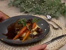 Geschmortes vom Rind in Rotweinsoße an glasierter Karotte mit Erdäpfeln - Rezept - Bild Nr. 15837