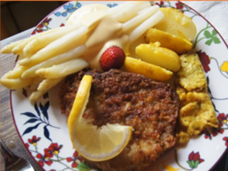 Paniertes Nackenkotelett mit Spargel und Frühkartoffeln - Rezept - Bild Nr. 15849