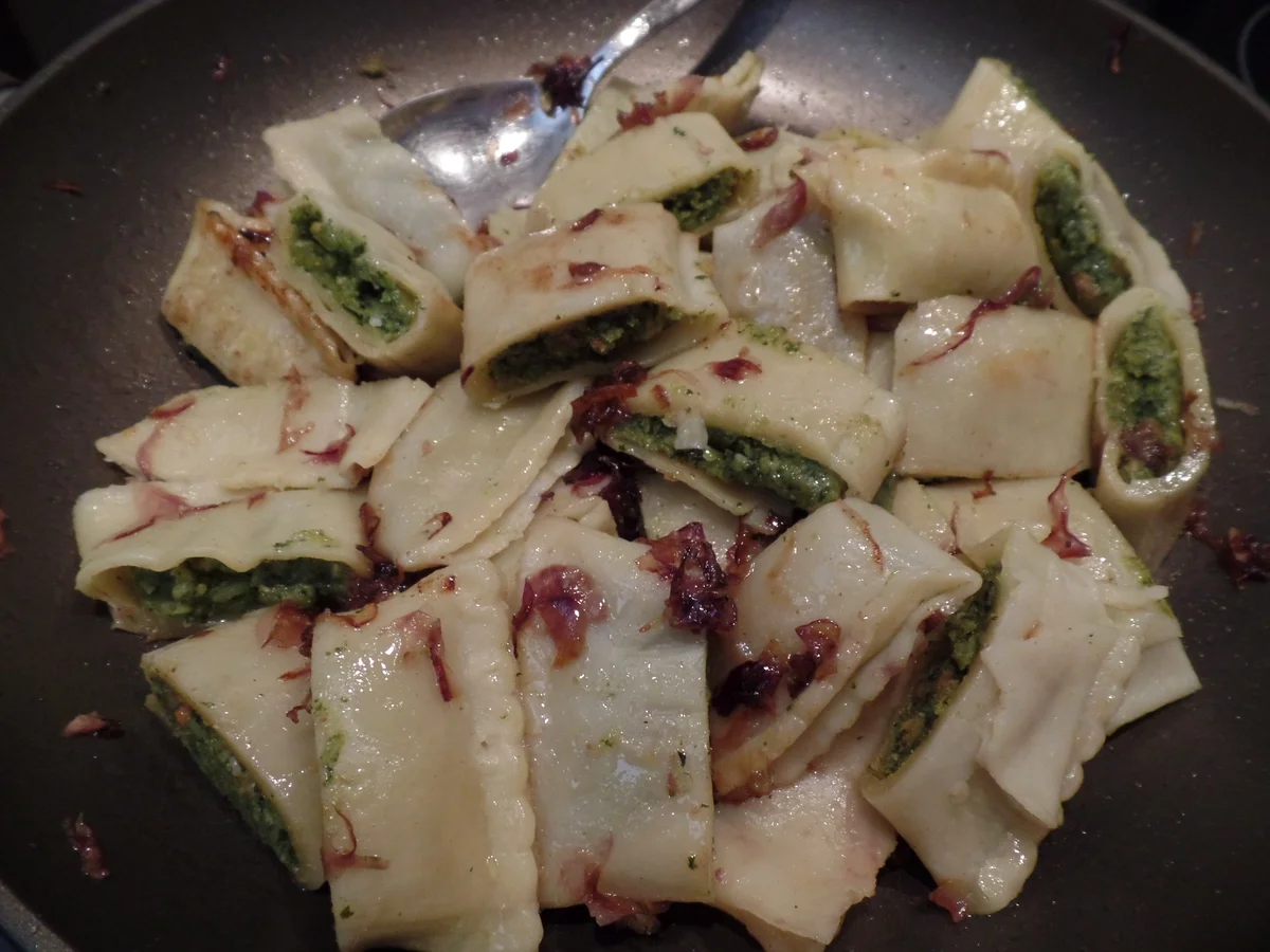 Gemälzte Gemüse-Maultaschen auf Salat - Rezept - Bild Nr. 15845
