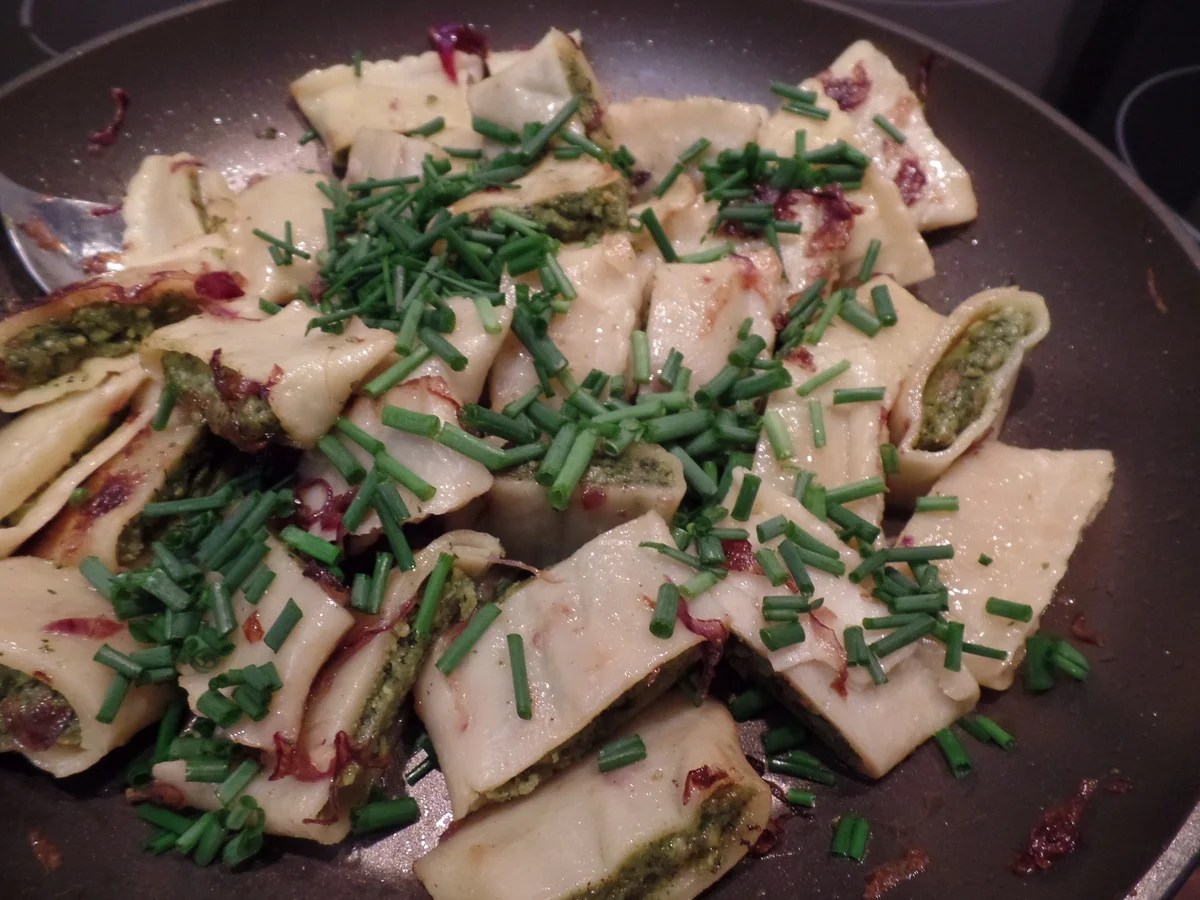Gemälzte Gemüse-Maultaschen auf Salat - Rezept - Bild Nr. 15846