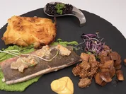Saibling mit Marzipankruste, dazu Erbsen-Kokospüree und Kartoffelgratin - Rezept - Bild Nr. 2