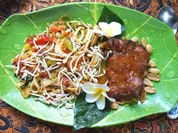 Hühnerunterschenkel mit BBQ-Sauce und bunten Nudeln - Rezept - Bild Nr. 2