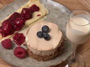 Omas Cappuccino Torte mit Crêpes und Beeren - Rezept - Bild Nr. 15918