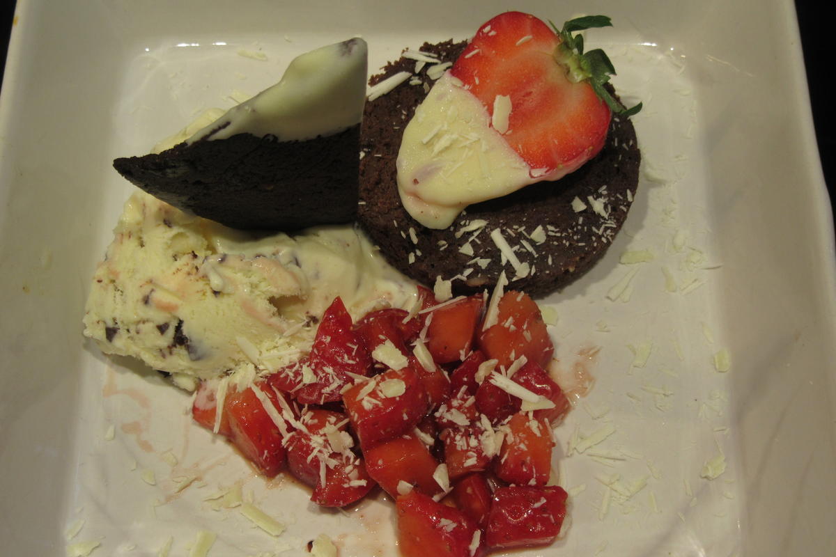 Eis-Erdbeer-Schoko-Dessert - Rezept - Bild Nr. 15923