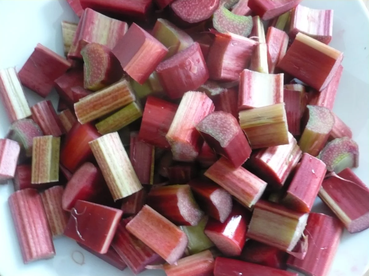 Rezept: Rhabarberkuchen mit Marzipanstreusel Bild Nr. 15934 Rhabarberkuchen mit Marzipanstreusel - Rezept - Bild Nr. 15934