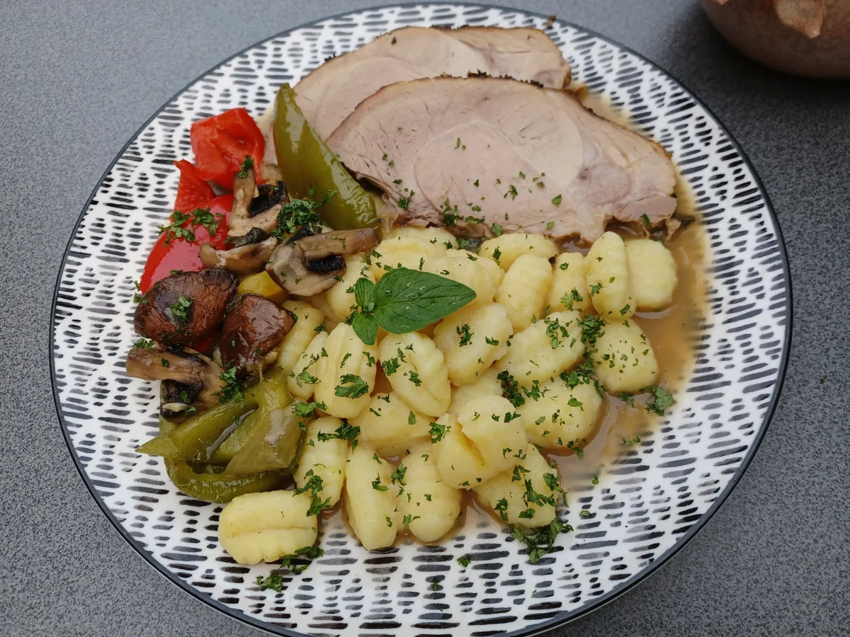 Schweinebraten mit Paprikagemüse - Rezept - Bild Nr. 15925
