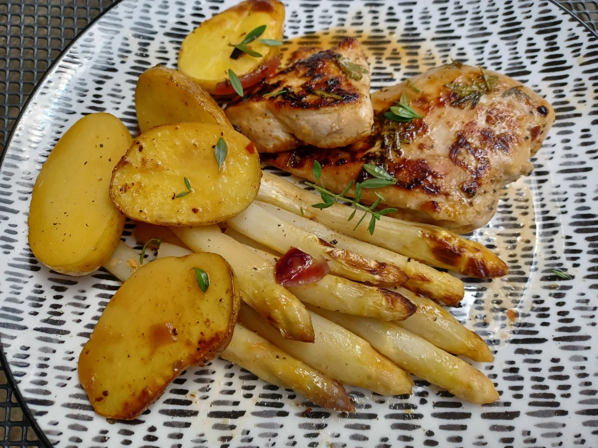 Rezept: Hähnchenbrust mit Spargel und Kartoffeln aus dem Ofen Bild Nr. 2 Hähnchenbrust mit Spargel und Kartoffeln aus dem Ofen - Rezept - Bild Nr. 2