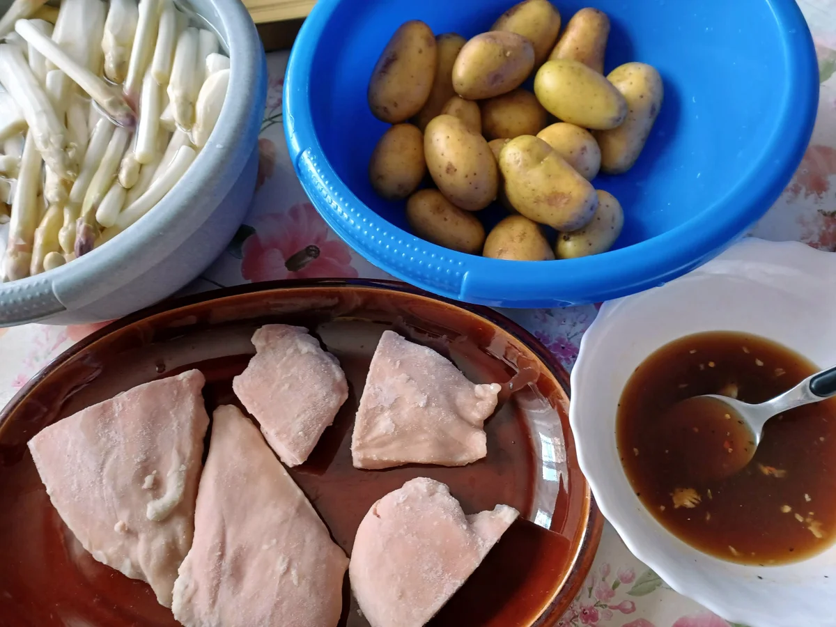 Rezept: Hähnchenbrust mit Spargel und Kartoffeln aus dem Ofen Bild Nr. 15925 Hähnchenbrust mit Spargel und Kartoffeln aus dem Ofen - Rezept - Bild Nr. 15925