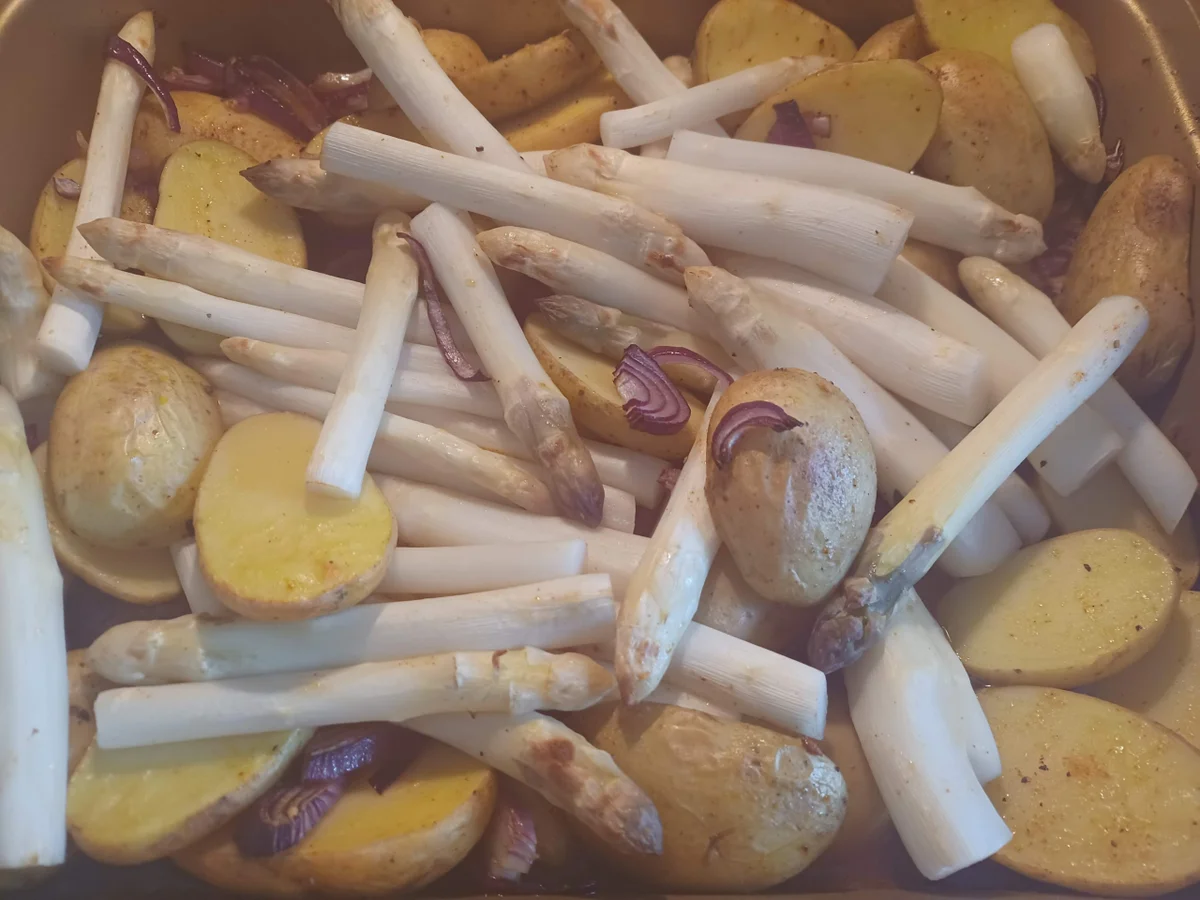 Rezept: Hähnchenbrust mit Spargel und Kartoffeln aus dem Ofen Bild Nr. 15930 Hähnchenbrust mit Spargel und Kartoffeln aus dem Ofen - Rezept - Bild Nr. 15930