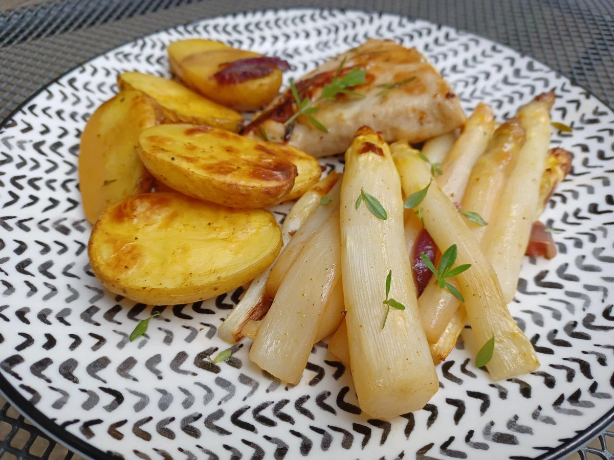 Rezept: Hähnchenbrust mit Spargel und Kartoffeln aus dem Ofen Bild Nr. 15932 Hähnchenbrust mit Spargel und Kartoffeln aus dem Ofen - Rezept - Bild Nr. 15932