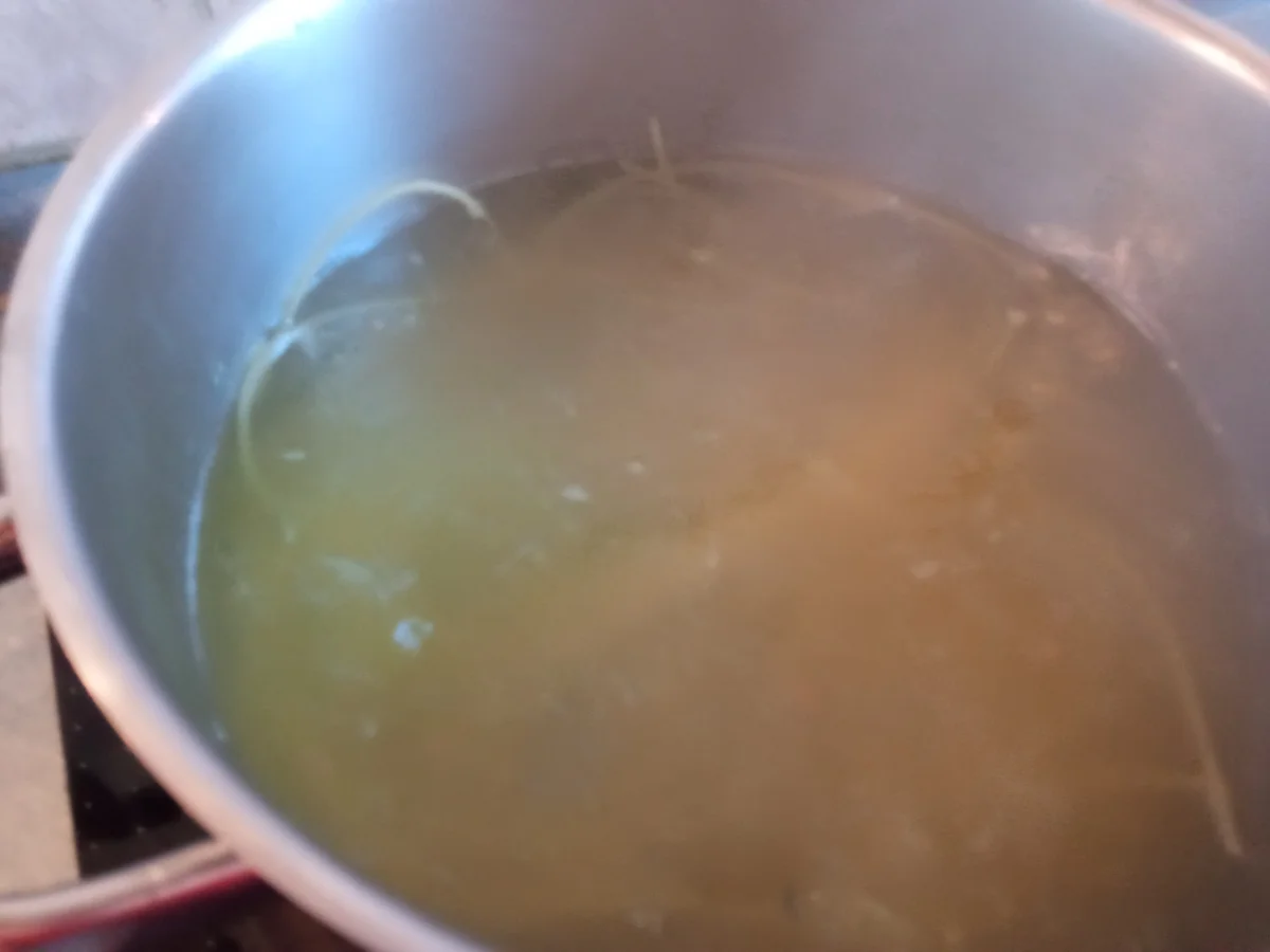 Spagetti mit Tomatenhacksoße und Basilikum Pesto zur kochbar Challenge 2022 - Rezept - Bild Nr. 15932