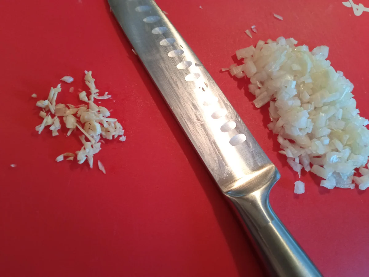 Spagetti mit Tomatenhacksoße und Basilikum Pesto zur kochbar Challenge 2022 - Rezept - Bild Nr. 15934