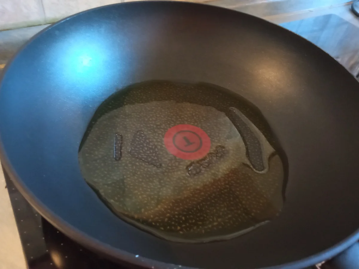 Spagetti mit Tomatenhacksoße und Basilikum Pesto zur kochbar Challenge 2022 - Rezept - Bild Nr. 15935