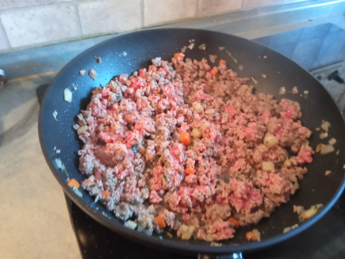 Spagetti mit Tomatenhacksoße und Basilikum Pesto zur kochbar Challenge 2022 - Rezept - Bild Nr. 15936