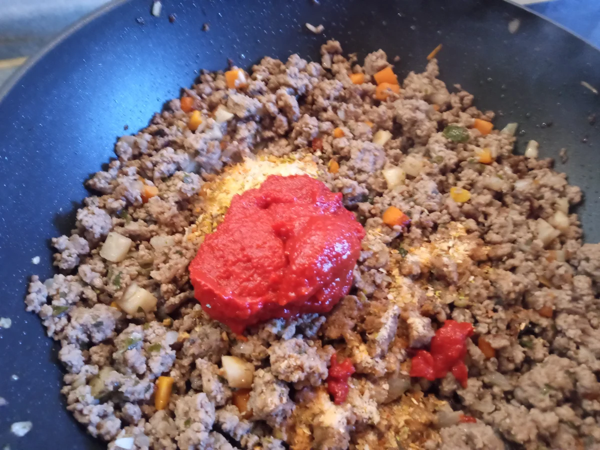 Spagetti mit Tomatenhacksoße und Basilikum Pesto zur kochbar Challenge 2022 - Rezept - Bild Nr. 15937