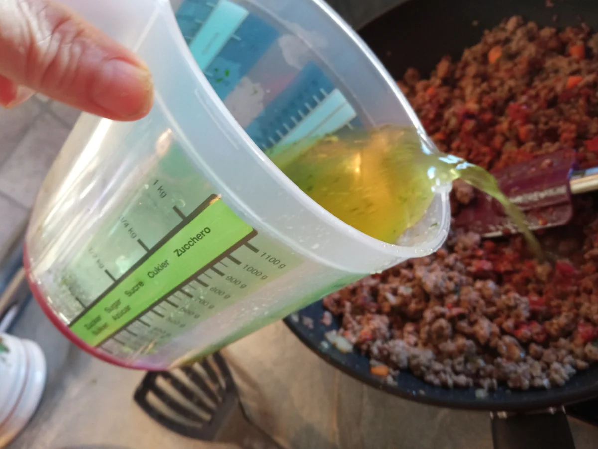 Spagetti mit Tomatenhacksoße und Basilikum Pesto zur kochbar Challenge 2022 - Rezept - Bild Nr. 15938