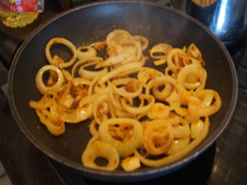 Gebackener Bayerischer Leberkäse mit Röstzwiebeln und Kartoffelstampf ...