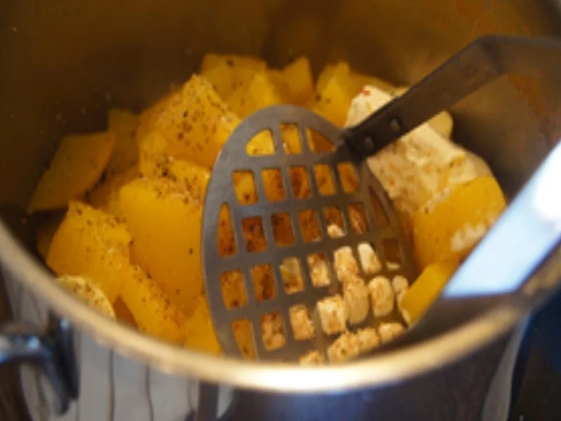 Gebackener Bayerischer Leberkäse mit Röstzwiebeln und Kartoffelstampf - Rezept - Bild Nr. 16