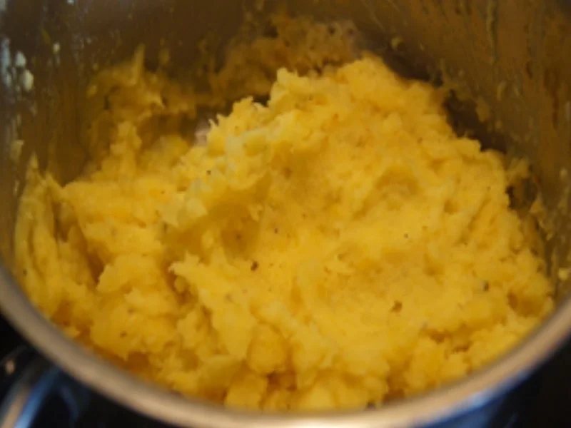 Gebackener Bayerischer Leberkäse mit Röstzwiebeln und Kartoffelstampf - Rezept - Bild Nr. 17