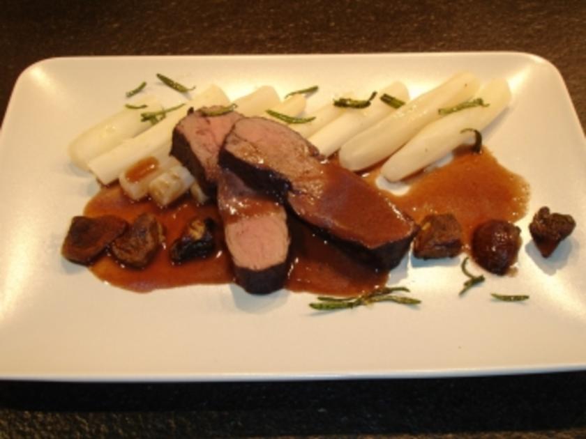 Hirschkeule auf Schwarzwurzeln mit gebratenen Steinpilzen - 79 kcal/100g