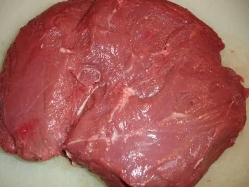 Hirschkeule auf Schwarzwurzeln mit gebratenen Steinpilzen - Rezept - Bild Nr. 2