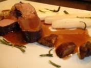 Rezept: Hirschkeule auf Schwarzwurzeln mit gebratenen Steinpilzen Hirschkeule auf Schwarzwurzeln mit gebratenen Steinpilzen - Rezept