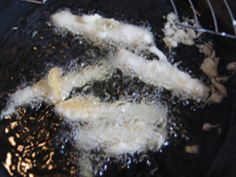 Schnitzeltasche griechischer Art mit frittierten Spargel und Kümmel-Drillingen - Rezept - Bild Nr. 10