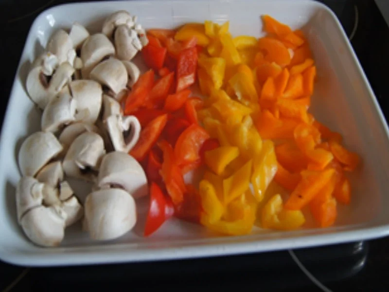 Putenschnitzel, Paprikamix und Champignons im Wok mit gelben Basmatireis - Rezept - Bild Nr. 4