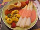 Seelachsfilet mit Spargel, Erdbeersauce und Petersilien-Drillingen - Rezept - Bild Nr. 2