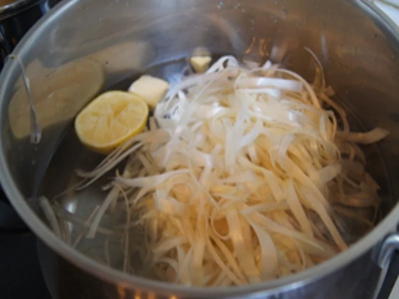 Rezept: Seelachsfilet mit Spargel, Erdbeersauce und Petersilien-Drillingen Bild Nr. 7 Seelachsfilet mit Spargel, Erdbeersauce und Petersilien-Drillingen - Rezept - Bild Nr. 7