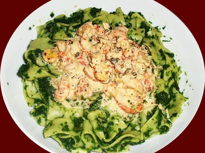 Flusskrebs-Soße auf Spinatpasta - zur kochbar Challenge Juni 2022 - Rezept - Bild Nr. 2