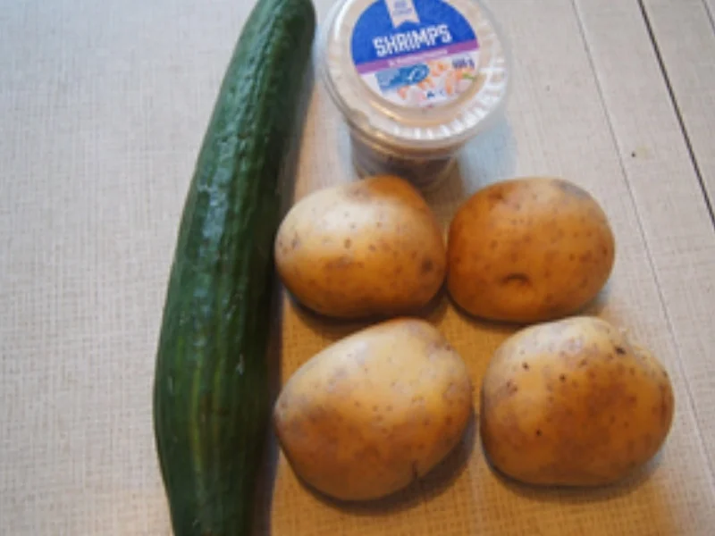Backkartoffeln mit Shrimps in Knoblauchsauce und chinesischen Gurkensalat - Rezept - Bild Nr. 3