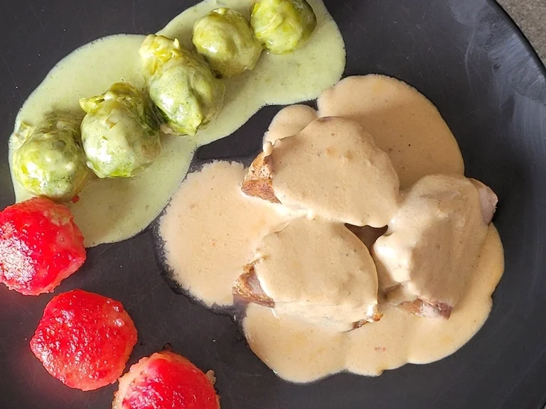 Rezept: Schweinefilet-Rosenkohl-Knödel zur kochbar Challenge 06-2022 Bild Nr. 15973 Schweinefilet-Rosenkohl-Knödel zur kochbar Challenge 06-2022 - Rezept - Bild Nr. 15973