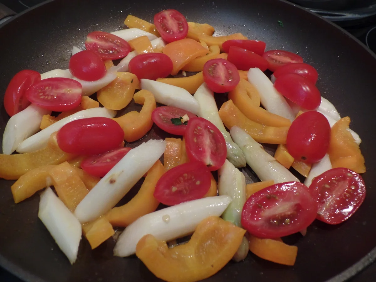 Rezept: Spargel-Tomaten-Paprika-Omelette Bild Nr. 15974 Spargel-Tomaten-Paprika-Omelette - Rezept - Bild Nr. 15974