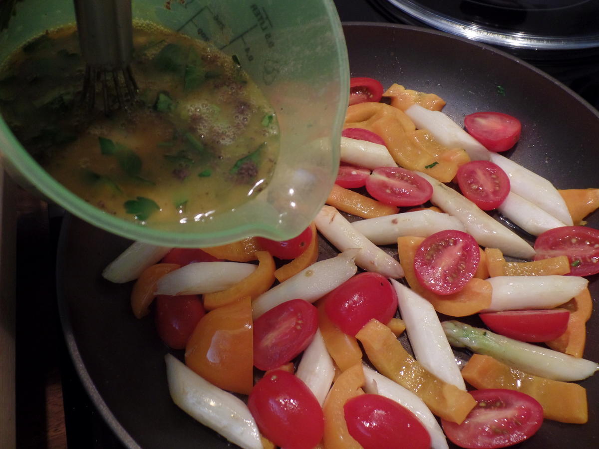 Spargel-Tomaten-Paprika-Omelette - Rezept - Bild Nr. 15976